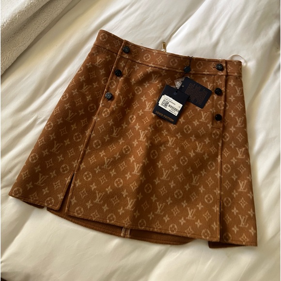 SOLD!!— BRAND NEW!! LOUIS VUITTON Monogram Mini Skirt sz 40 - Picture 3 of 8